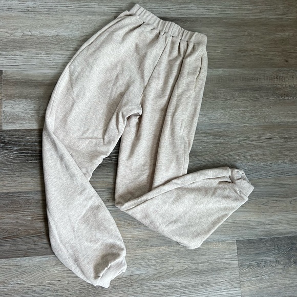 NWT AYM Studio Chalk Joggers as seen on Hailey Bieber - Picture 4 of 8